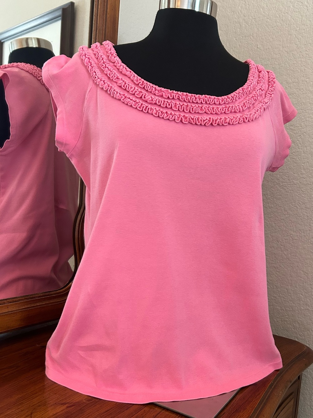 Fresh Produce Pink Women's Ruffle Trim Short Sleeve Top. Size L. NWTGS